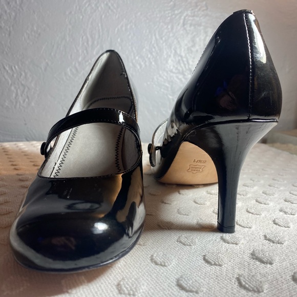 Women’s Black BP Patent Leather Mary Jane Heels With Button Detail - Picture 4 of 16